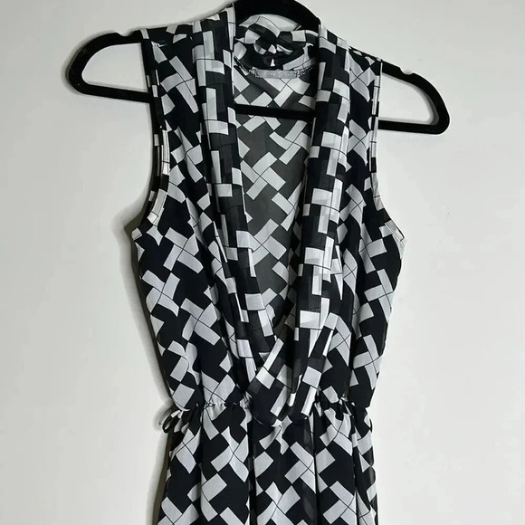 Black & White Dress - Picture 5 of 11